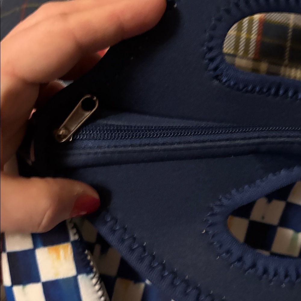 Mackenzie child’s royal check lunch tote - Blue & White - Picture 5 of 7